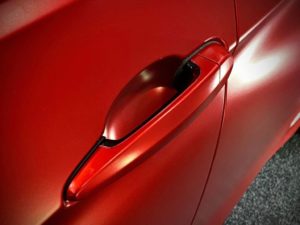 3 Series Satin Red - close-up of the door handle