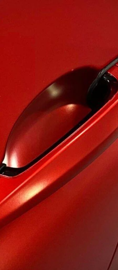 3 Series Satin Red - close-up of the door handle